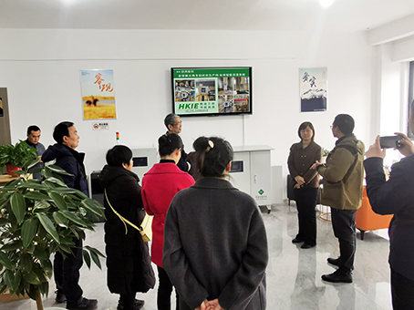 洛陽市商務(wù)局、科技局領(lǐng)導(dǎo)蒞臨我司參觀考察